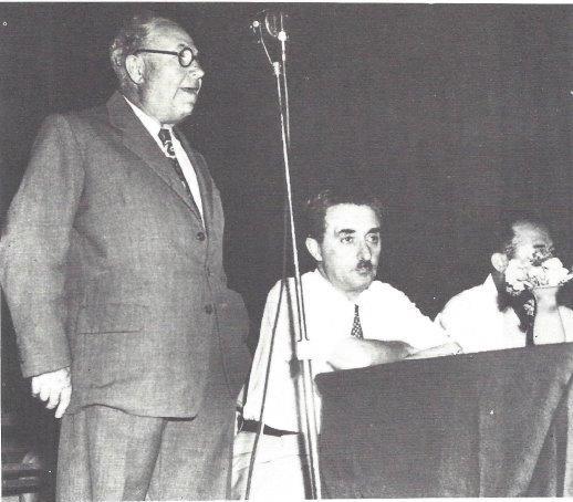 Avraham Kirschner Introduces Moshe Sharett,  Beit Hapoalim, 1945